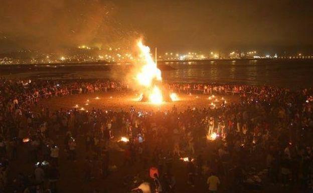 Estos son los consejos de la Policía para la noche de San Juan en Gijón