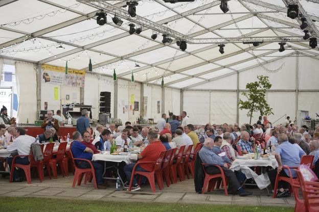 Oviedo calienta las hogueras para celebrar la fiesta de la noche de San Juan