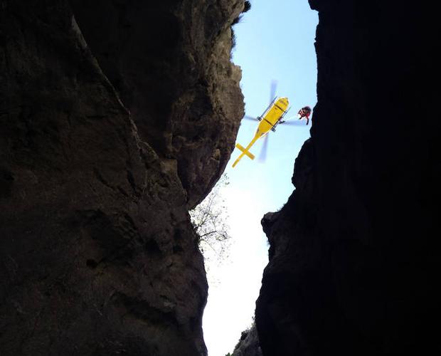 El espectacular rescate de un montañero que cayó por una grieta cerca del Urriellu