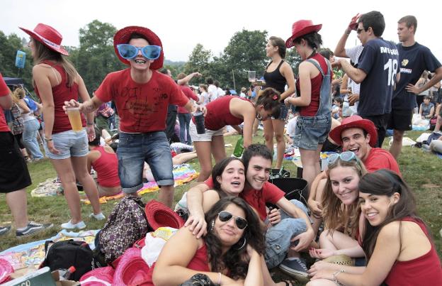 Festejos estudia habilitar una zona de botellón en una finca anexa al prau del Carmín