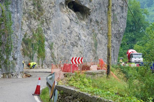 Los afectados por las obras del Pontón insisten en que se trabaje a tres turnos