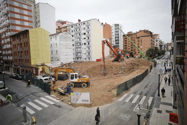 La alcaldesa asegura que la torre de Nuevo Roces «cumple todas las normas»