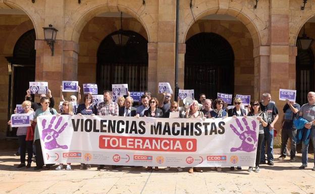 Concentración en Oviedo contra la «la insoportable violencia machista»