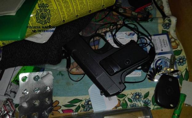 Detenido por el atraco con arma de fuego y un gran cuchillo en un supermercado en Oviedo