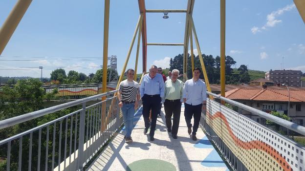 El Principado mejora un tramo del paseo peatonal de la ría en La Marzaniella