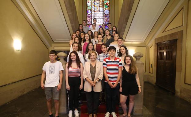 Avilés homenajea a las matrículas de honor de bachillerato