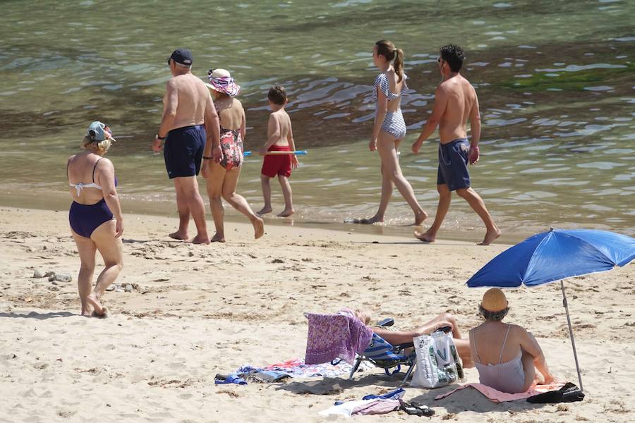 El buen tiempo echa a los asturianos a la calle