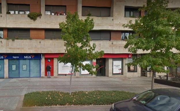 Atraco a mano armada en una oficina bancaria del banco de Santander en Gijón