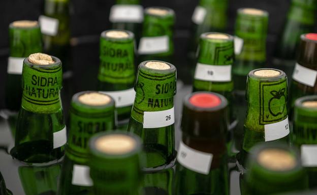 La Unión de Consumidores considera ilegal la subida del precio de la botella de sidra en Lugones