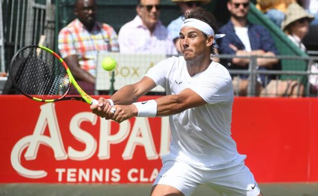 Nadal cede ante Pouille y llega a Wimbledon sin victorias en hierba