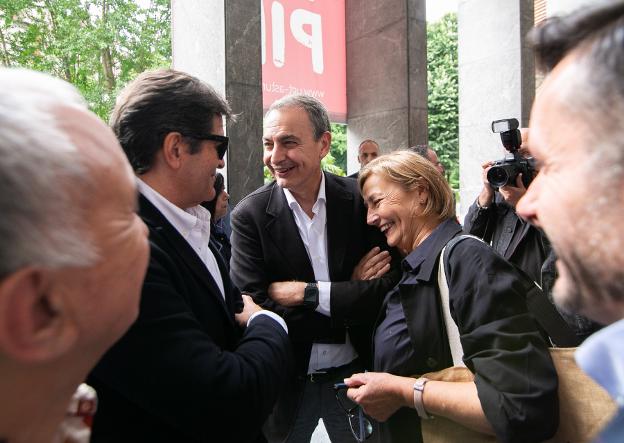 Zapatero, a Barbón: «Enhorabuena y a seguir, tienes el listón muy alto»