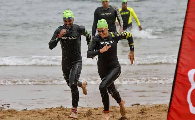 150 nadadores desafían al Cantábrico