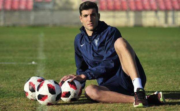 El central Javi Fernández, segundo refuerzo del Real Oviedo