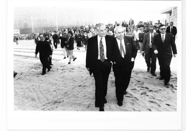 Una plataforma propone dedicar a Tini Areces el paseo de la playa de Poniente