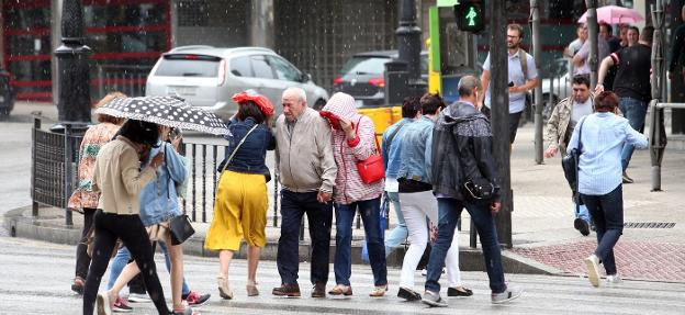 Granizos como piedras al final de la tarde