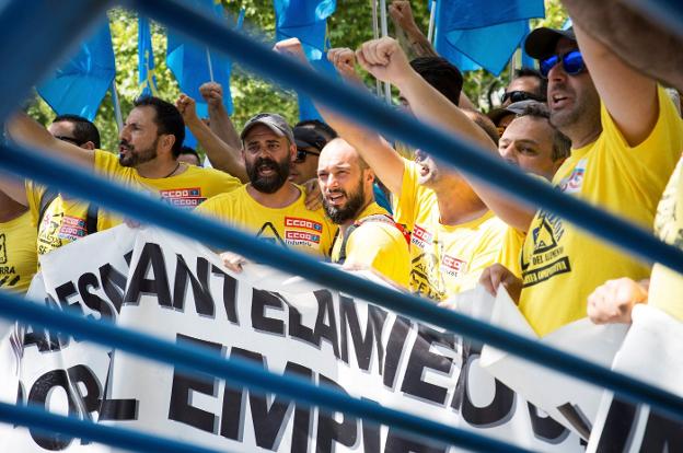 La venta de las plantas de Alcoa se atasca por la negativa de la plantilla a ratificar el acuerdo