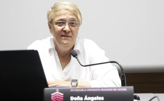 «Algunos usan al colectivo trans para colar los vientres de alquiler. Y lo digo como lesbiana»