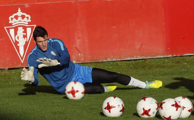 Javi Benítez renueva por una campaña y el lunes estará en el inicio de la pretemporada con el primer equipo