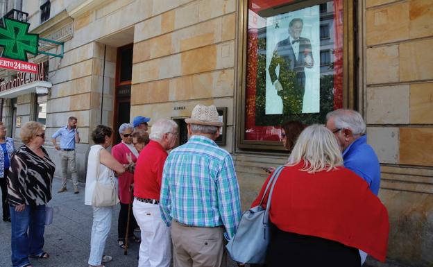 Muerte de Arturo Fernández | Gijón espera en el Jovellanos la llegada del féretro