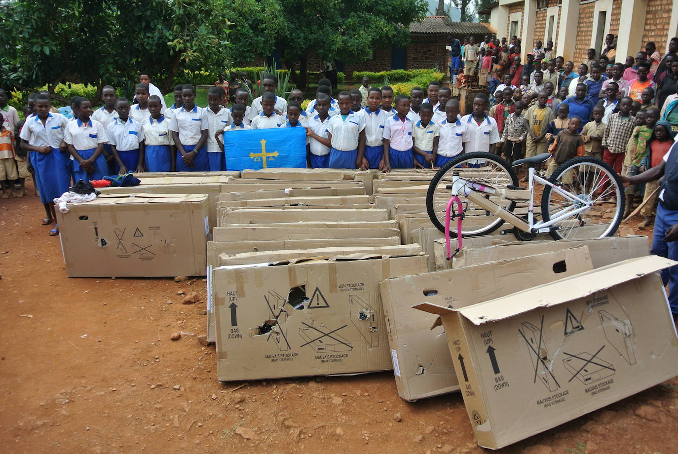 Burundi encuentra ruedas para el desarrollo gracias a la ayuda de cientos de asturianos