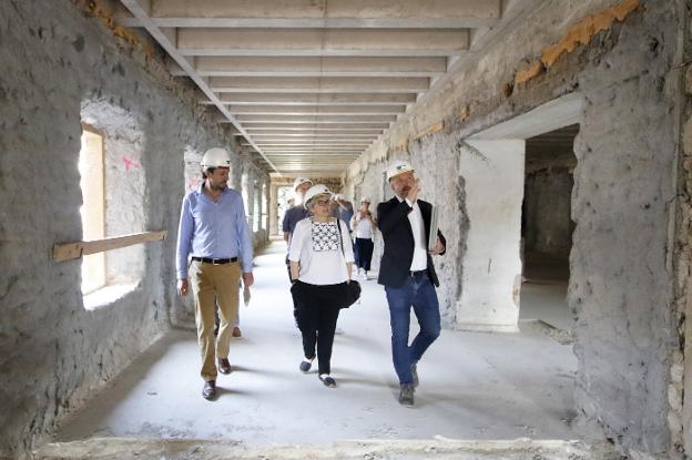 La alcaldesa de Gijón aboga por convertir Tabacalera en museo de la ciudad y centro de creación