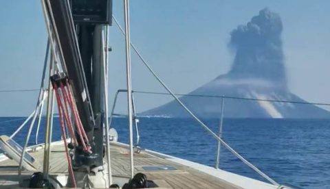 El momento exacto de la erupción del volcán Stromboli