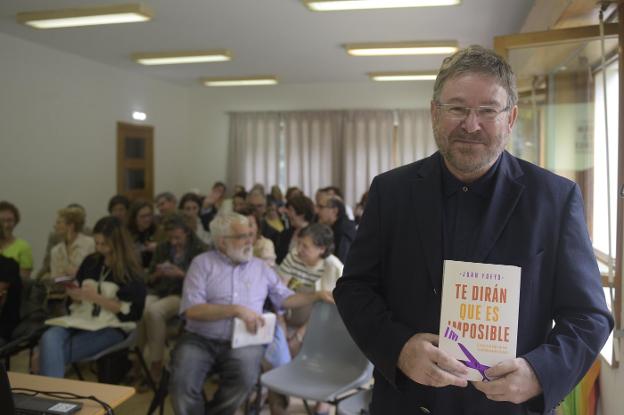 «Existe la posibilidad de elegir ser feliz la mayor parte de los días. Ser cínico no funciona»