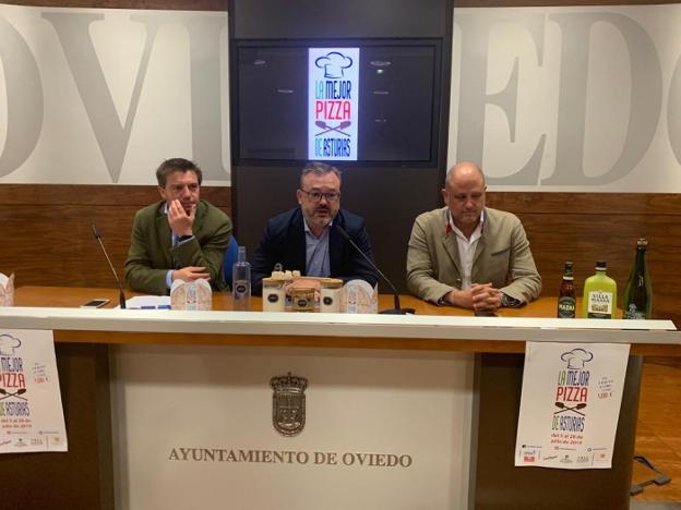 Almeida, García Quintana y De la Plata en rueda de prensa . / E. C.