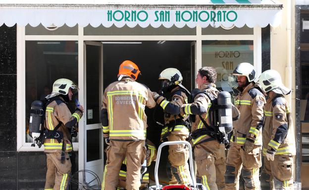 Un incendio obliga a desalojar un edificio en Oviedo