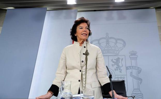 El lapsus de Isabel Celaá: llama Julio Iglesias al líder de Podemos