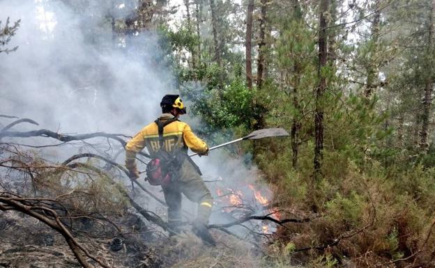 Controlado el incendio forestal de San Martín de Oscos