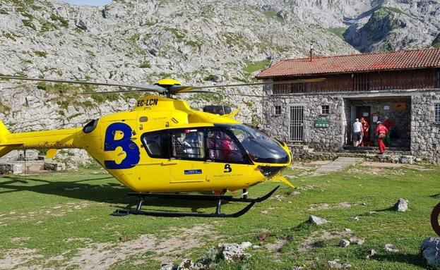 Un montañero desorientado es evacuado en helicóptero en Amieva