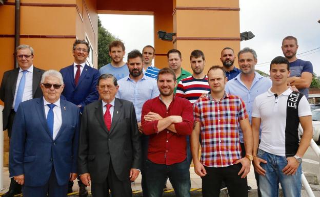 Amigos de Cudillero entrega su XL Amuravela de oro