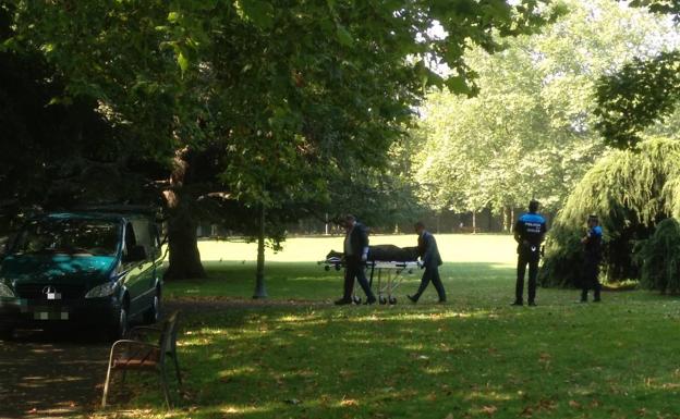 Aparece un cadáver en el parque de Ferrera en Avilés