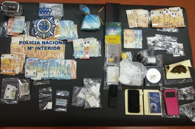 La Policía detiene a cuatro personas en Sotrondio por traficar con droga