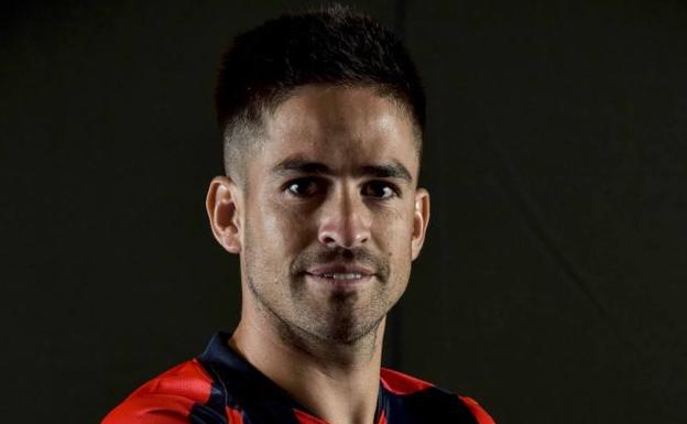 El Sporting ultima el fichaje del lateral argentino Damián Pérez