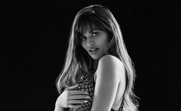 Sara Sálamo se une a Meghan Markle y luce barriga postparto