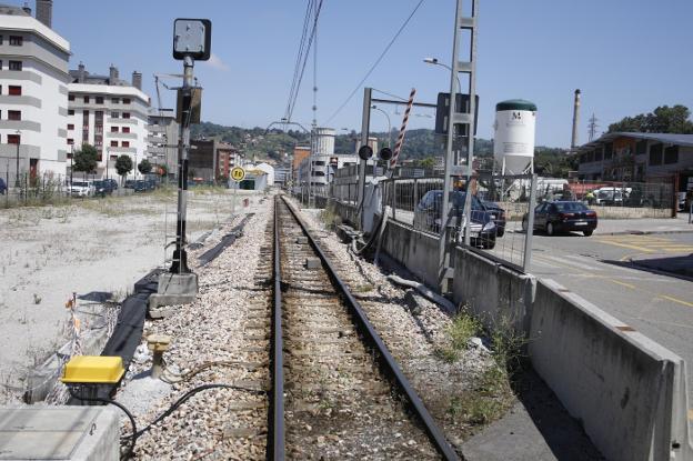 Ayuntamiento y Adif sitúan en octubre el reinicio del soterramiento de Langreo