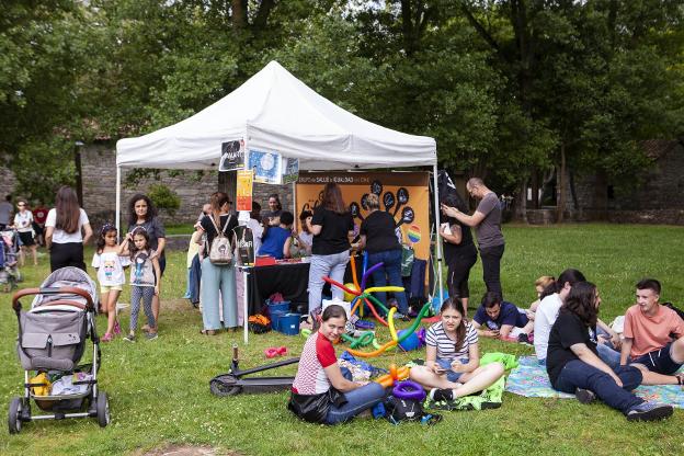 La Folixa pola Paz alza su voz con música, juegos y talleres solidarios