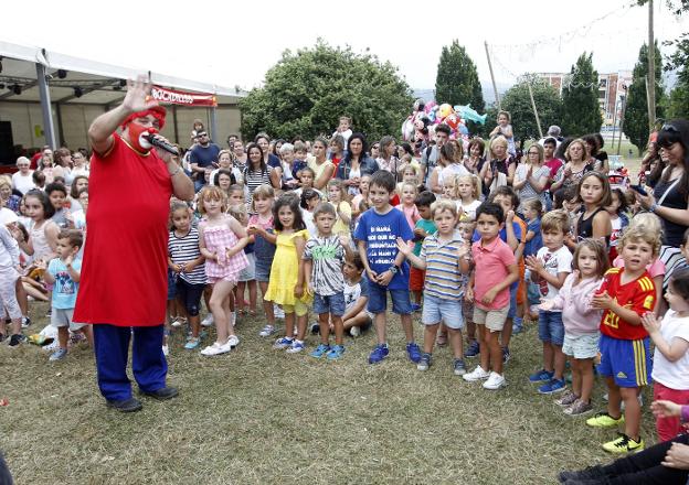 Los niños se divierten en Ceares