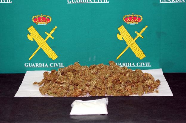 La Guardia Civil incauta más de 600 gramos de droga entre Siero y Noreña