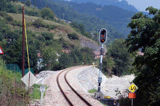 Adif culmina la última fase de la obra de reparación de las vías en Cabañaquinta