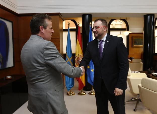 Adrián Barbón: «No quiero perder de vista la calle»