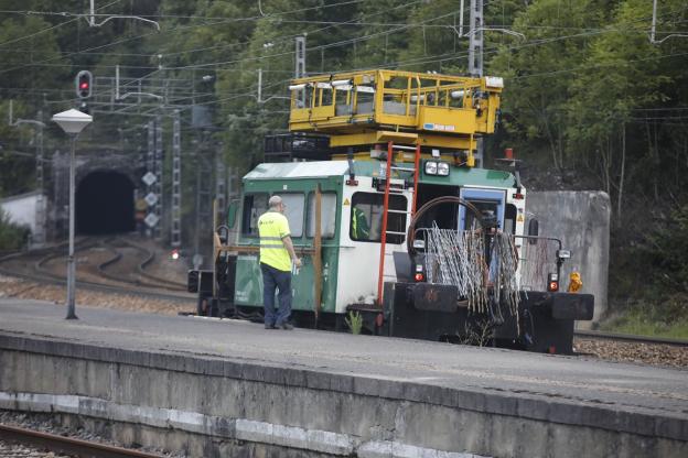 La conexión ferroviaria entre Asturias y la Meseta abre tras más de diez horas cortada