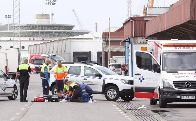 Un marinero vasco, herido grave tras ser atropellado por una carretilla en la rula de Avilés