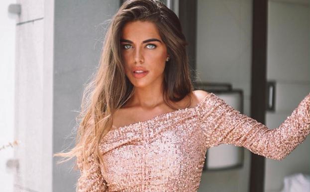 Violeta Magriñán responde a las críticas con un 'topless'