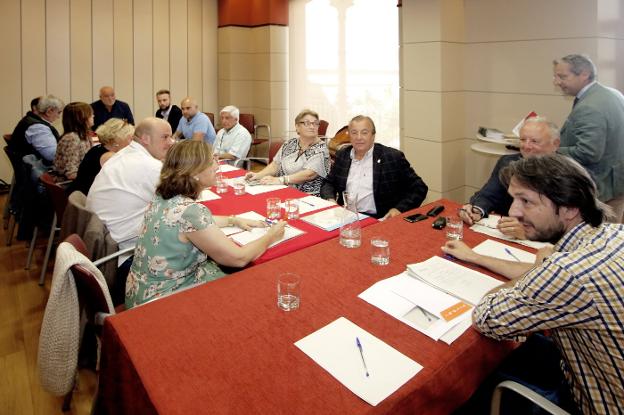 El PSOE salva el cese de los directivos de Divertia con el cambio de voto de Otea