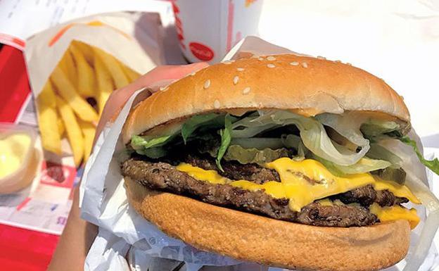 Rechazada la prohibición de llevar barba para servir hamburguesas