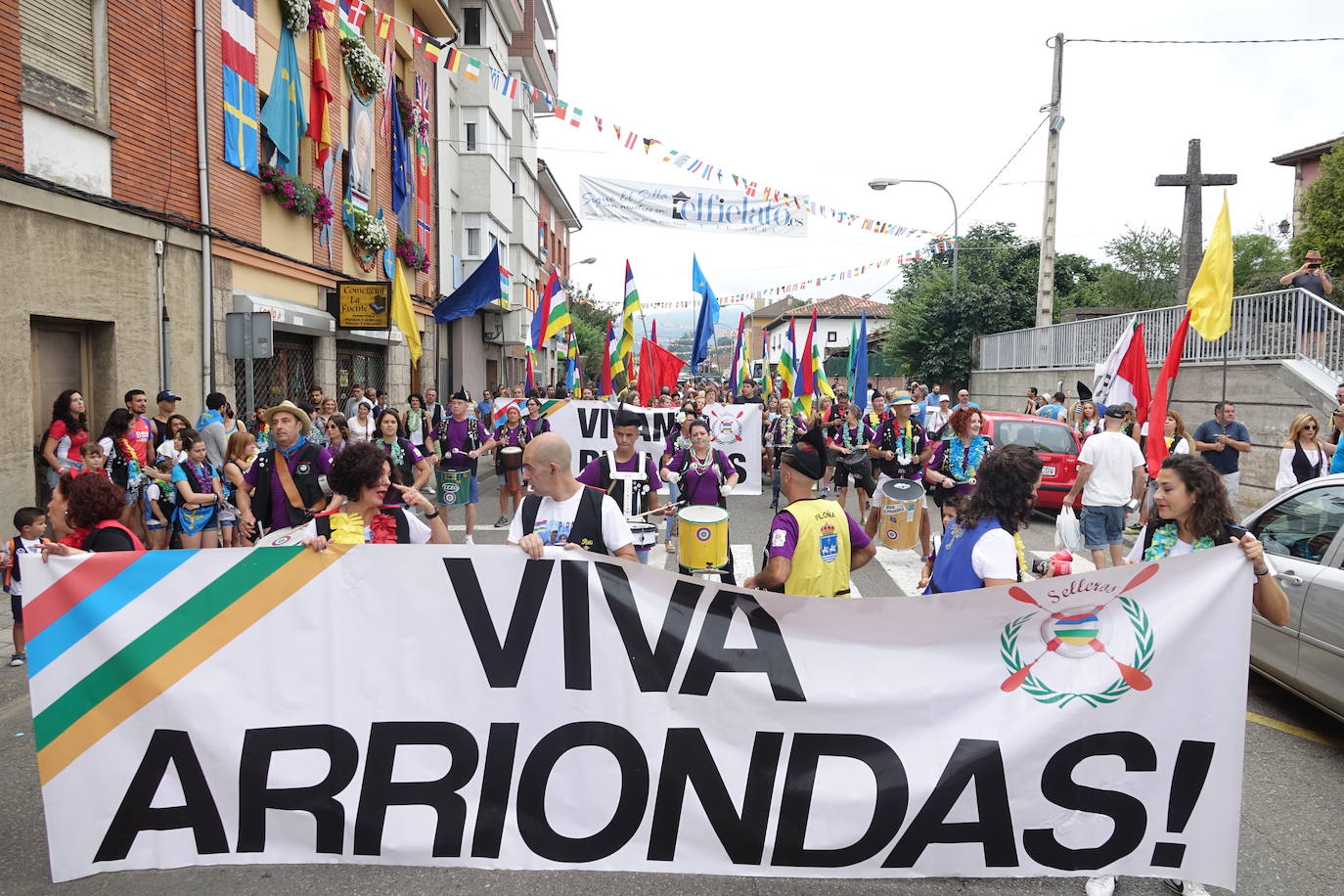 Multitudinario desfile en Arriondas