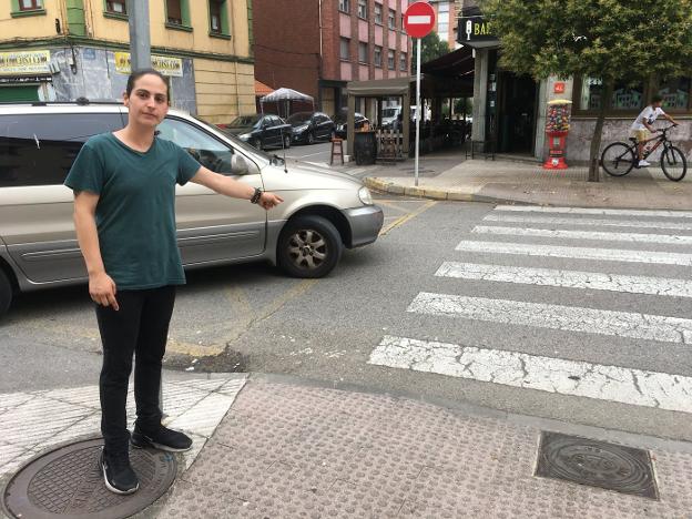 «El conductor casi nos arrolla cuando fuimos a atender a la mujer herida»